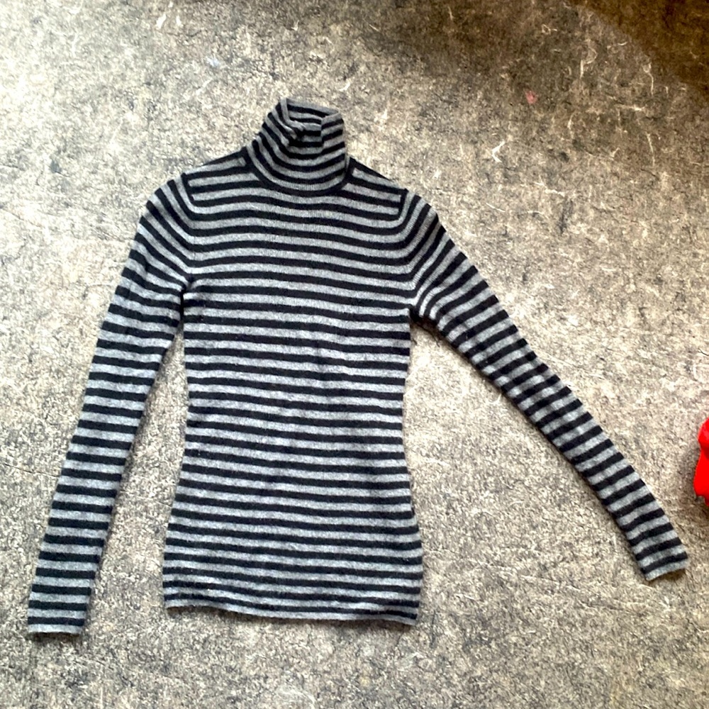 Vince 100% cashmere striped turtleneck sweater, small